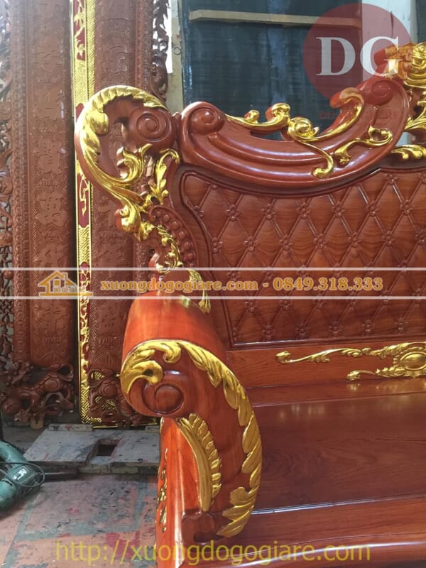 Bộ bàn ghế hoàng gia dát vàng siêu Vip của anh Quốc ở TP Hạ Long