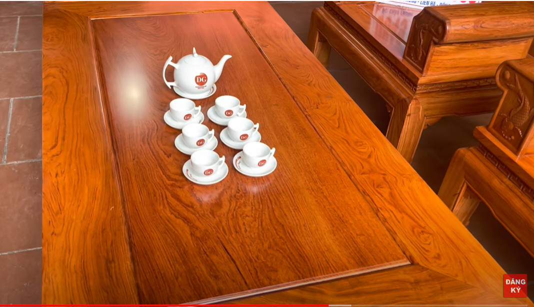 Bàn trà với khích thước phù hợp với phòng khách vừa và nhỏ